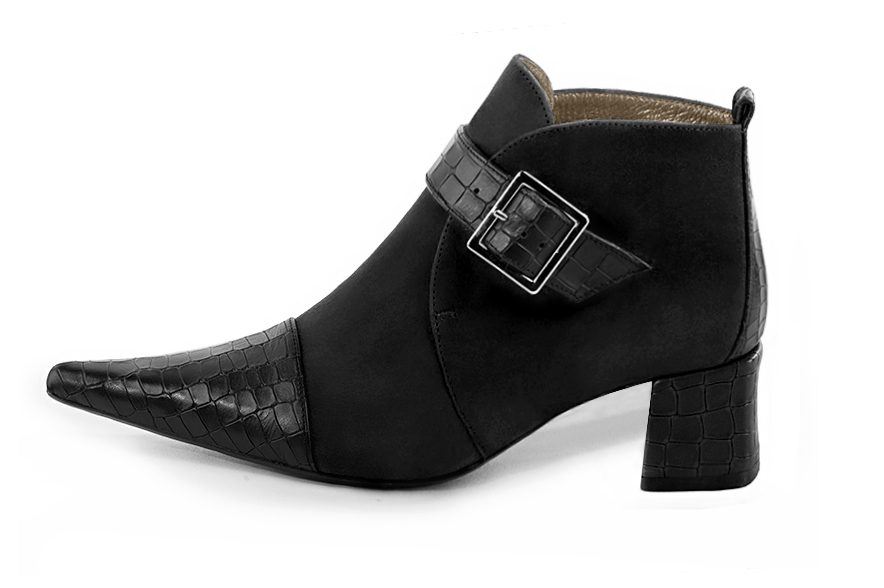 Satin black women's ankle boots with buckles at the front. Pointed toe. Medium block heels. Profile view - Florence KOOIJMAN